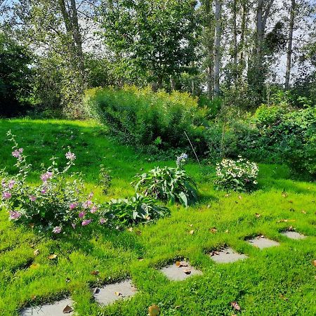 La Yourte Au Fonds Du Jardin Xhoris Екстериор снимка