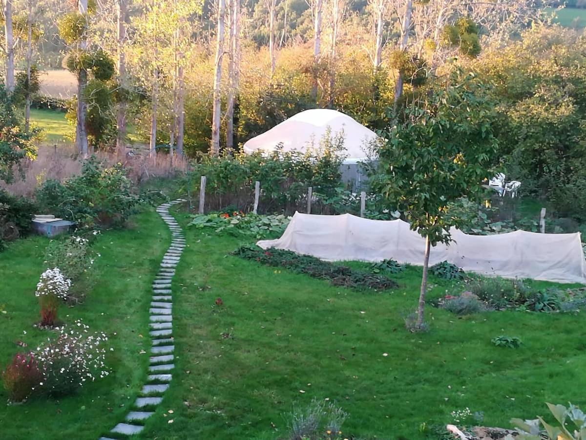 La Yourte Au Fonds Du Jardin Xhoris Екстериор снимка