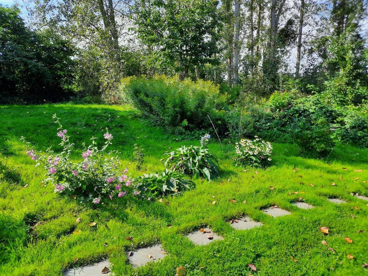 La Yourte Au Fonds Du Jardin Xhoris Екстериор снимка